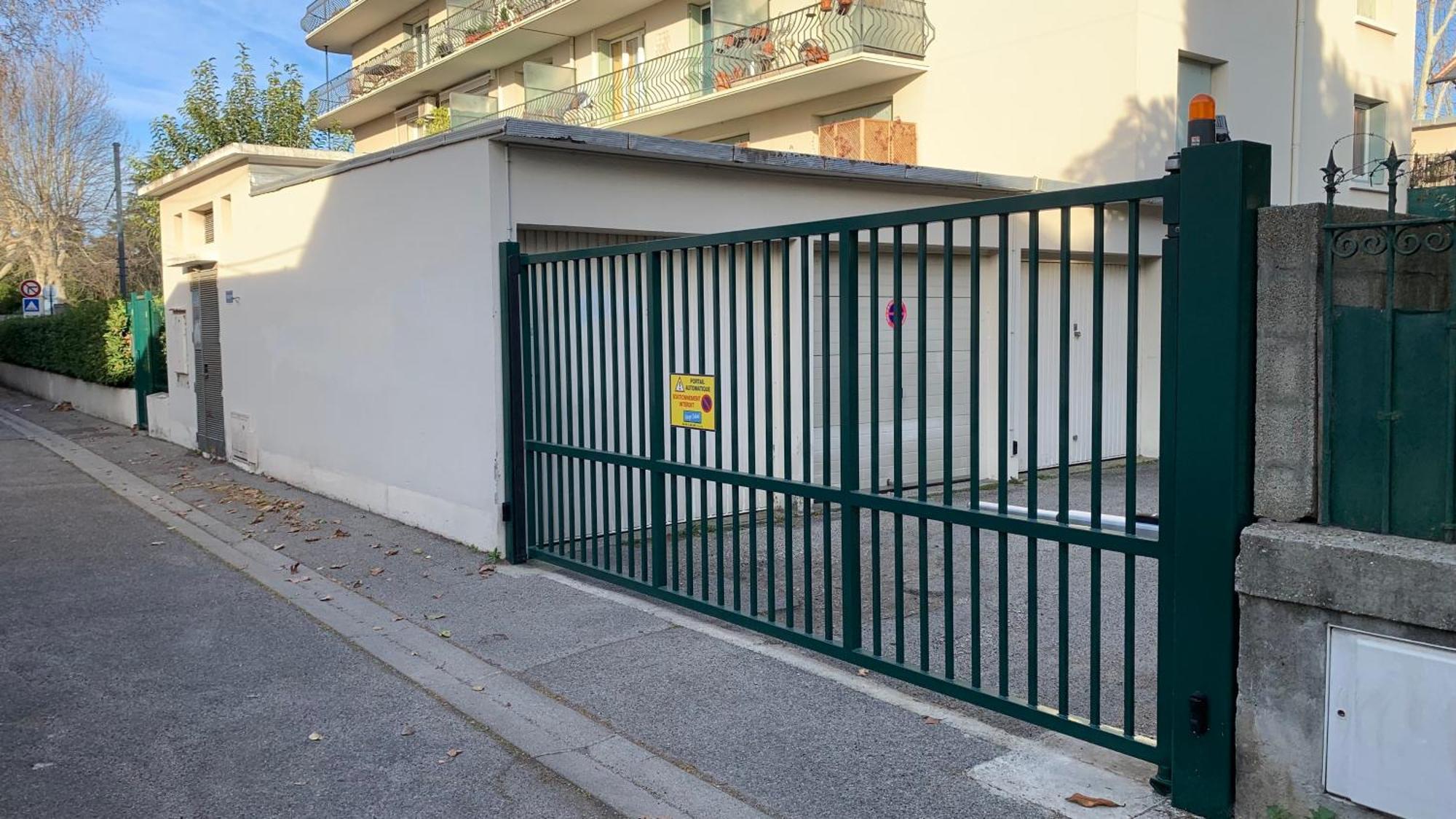 Au Calme De L'Iris - Clim - Garage - Wifi - Tramway Apartment Avignon Exterior photo